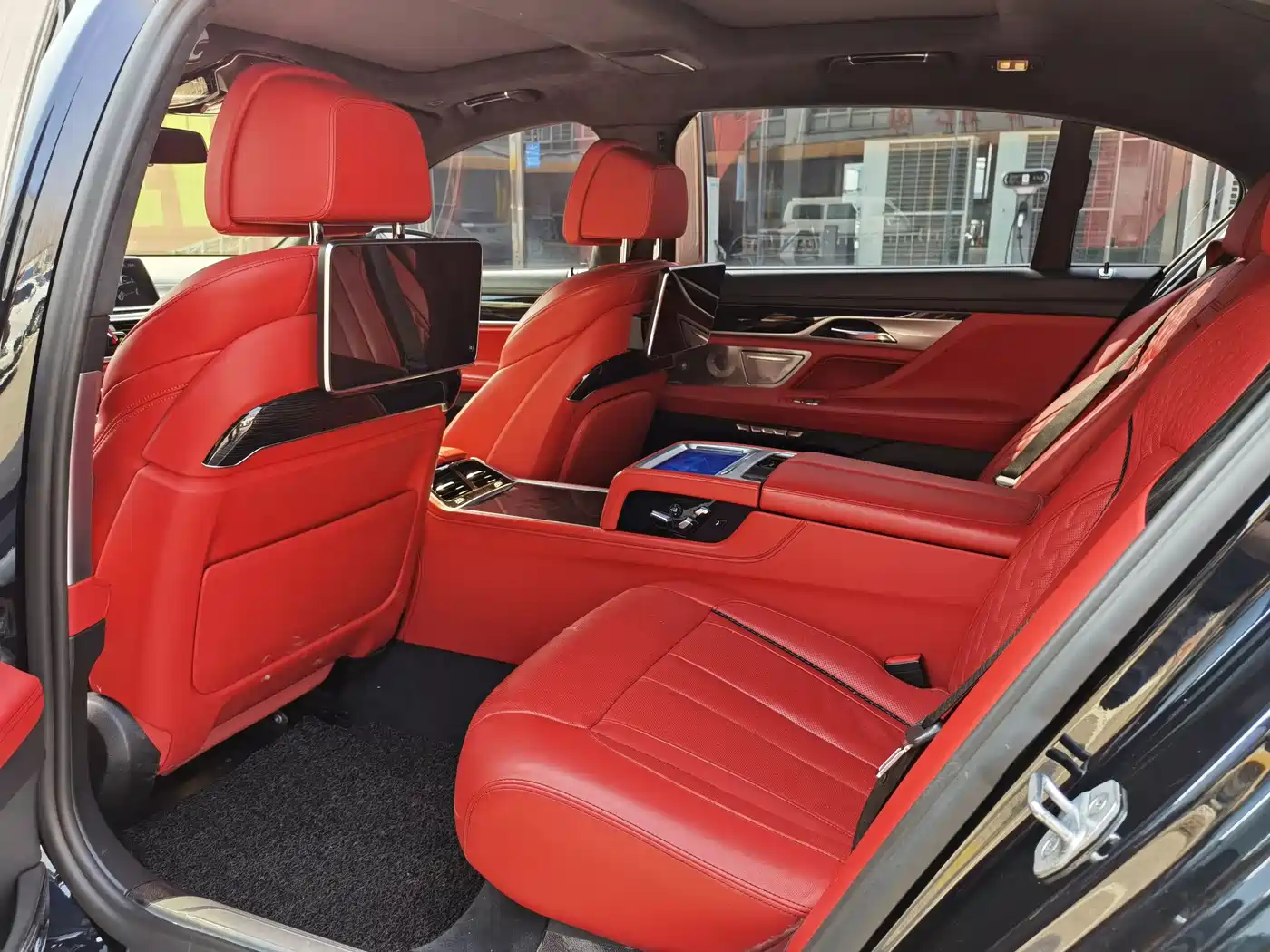 BMW 7 Series 2017 M760Li xDrive Excellence Luxury фото 16
