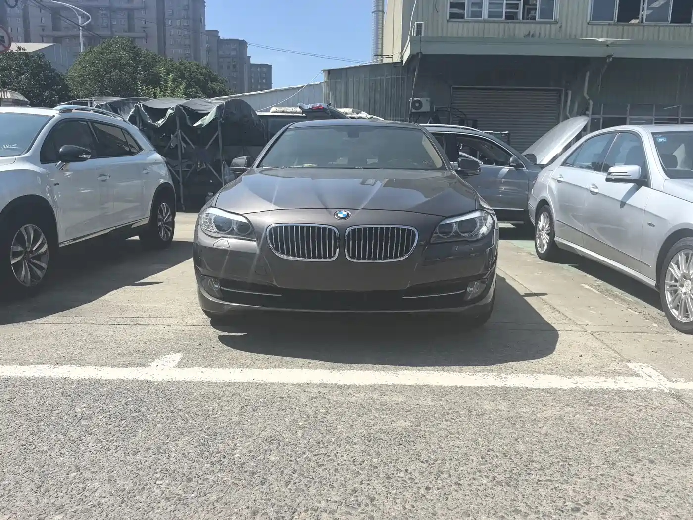 BMW 5 Series 2011 523Li Leading фото 2