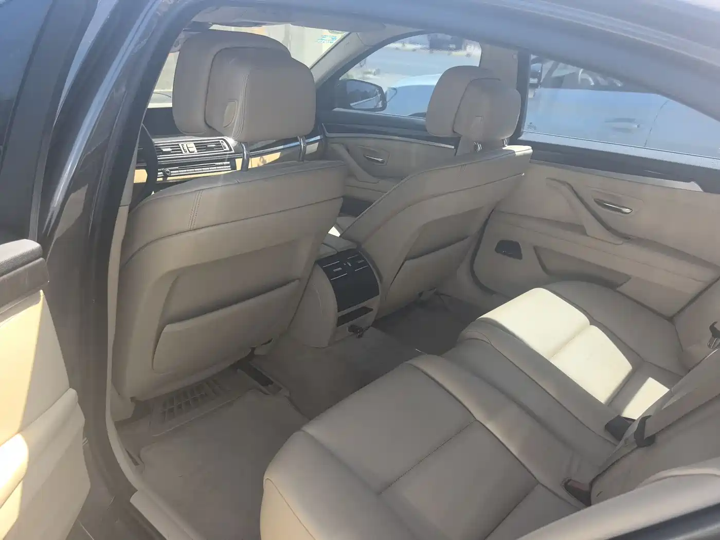 BMW 5 Series 2011 523Li Leading фото 7