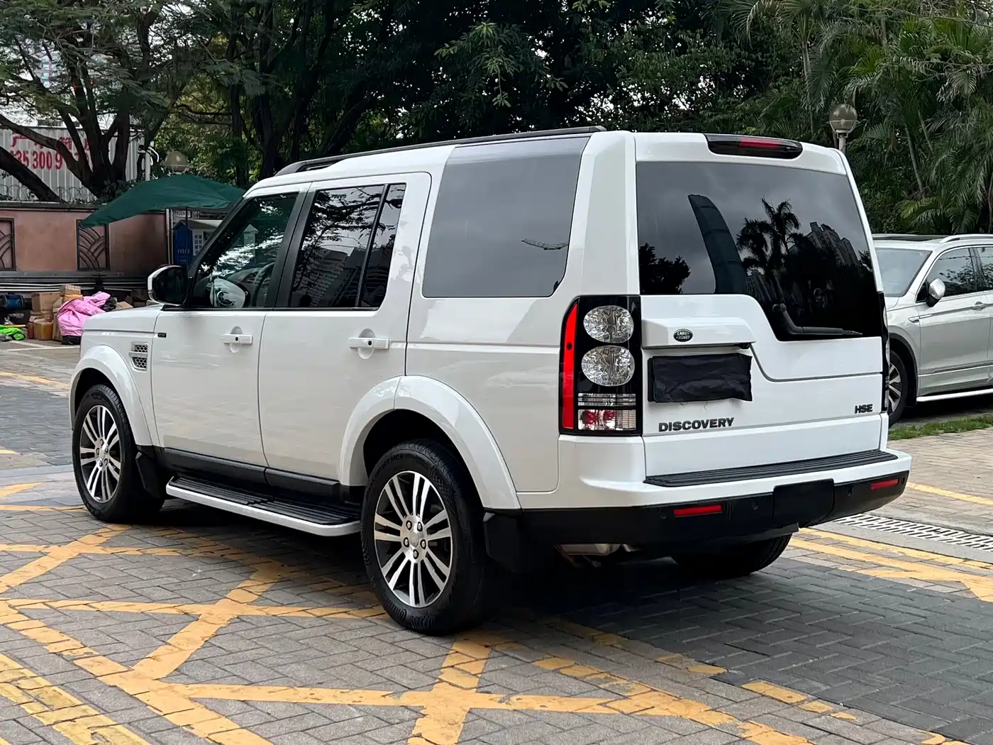 Land Rover Discovery 2015 3.0 SC V6 HSE фото 18