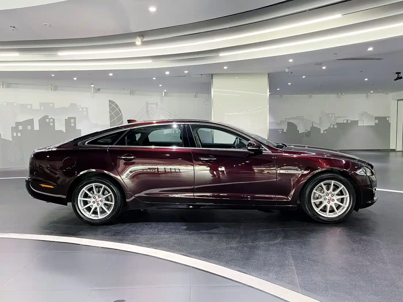 JAGUAR XJ