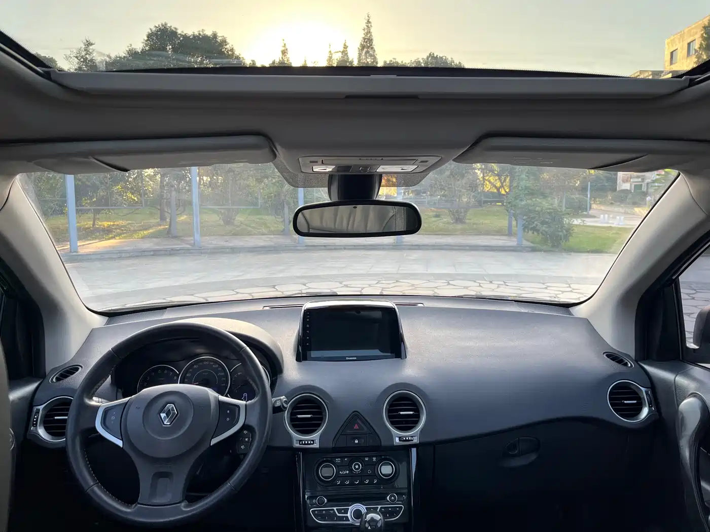 Renault Koleos (Import) 2013 2012 2.5L 4WD Comfort Navigation Edition