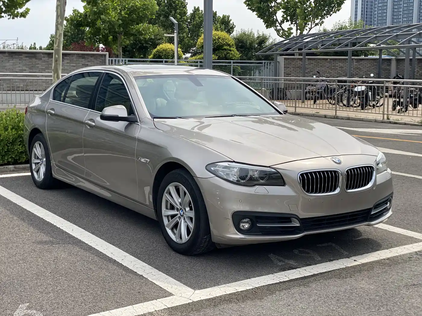 BMW 5 Series 2014 520Li Elegance фото 2