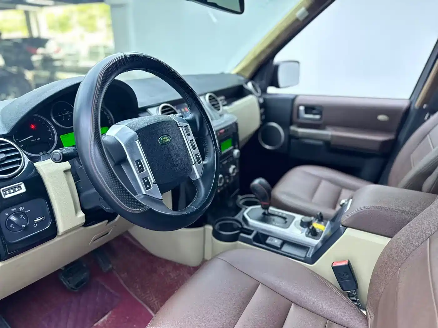 Land Rover Discovery 2010 4.0 V6 HSE Petrol фото 9