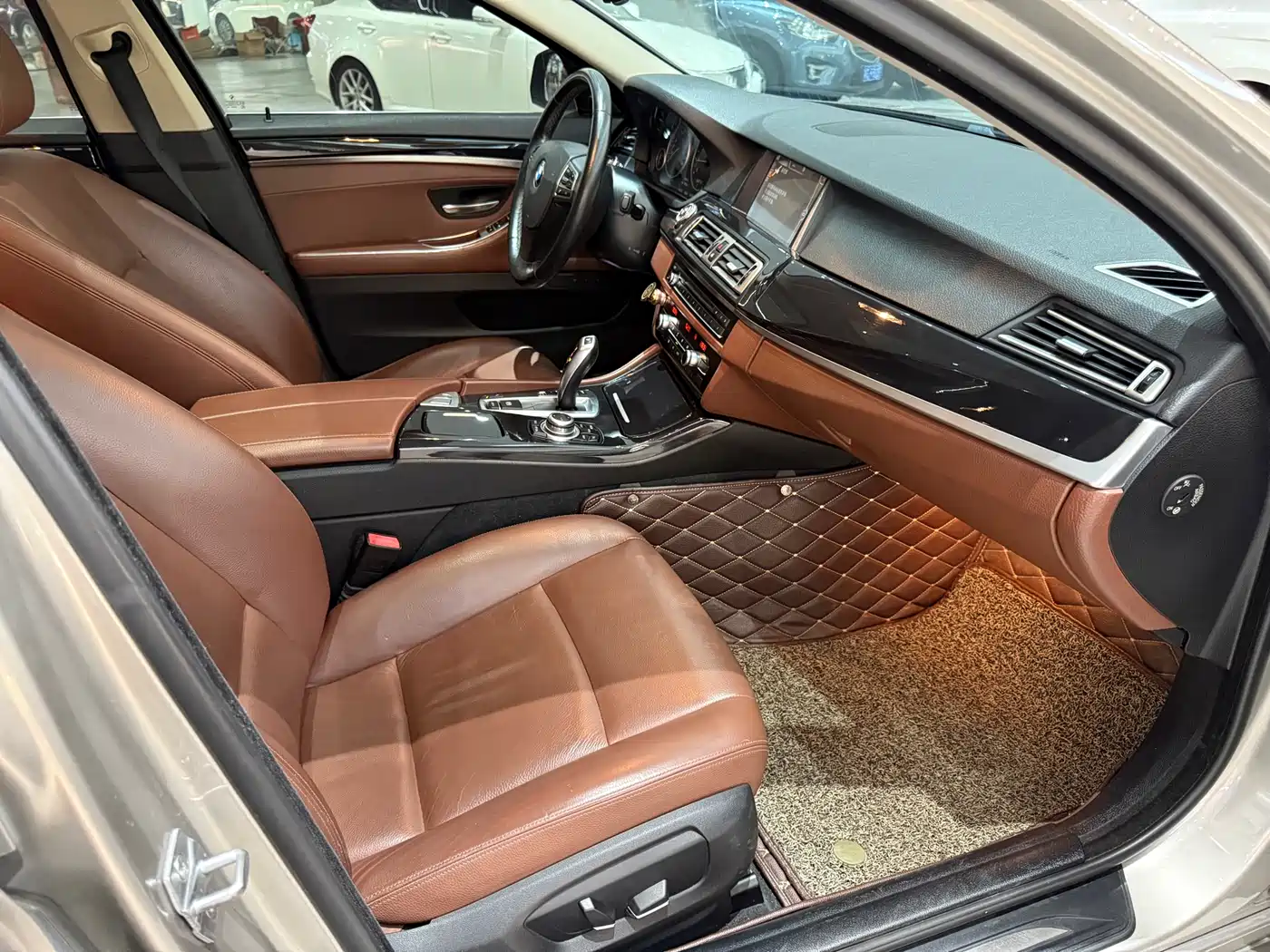 BMW 5 Series 2014 520Li Elegance фото 10