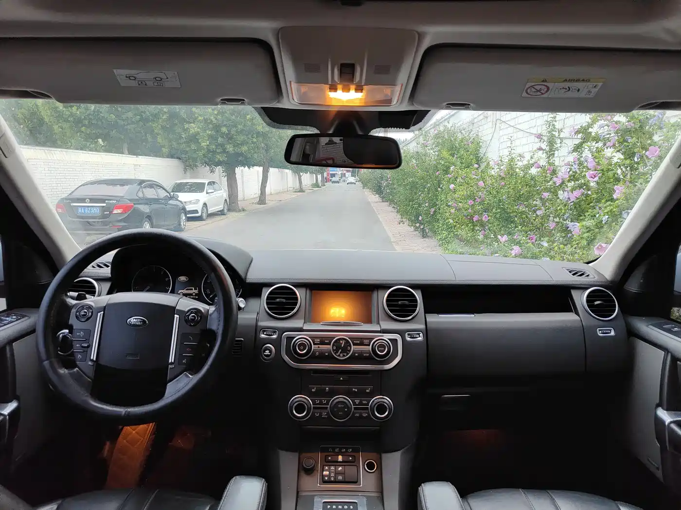 Land Rover Discovery 2016 3.0 SC V6 HSE фото 8