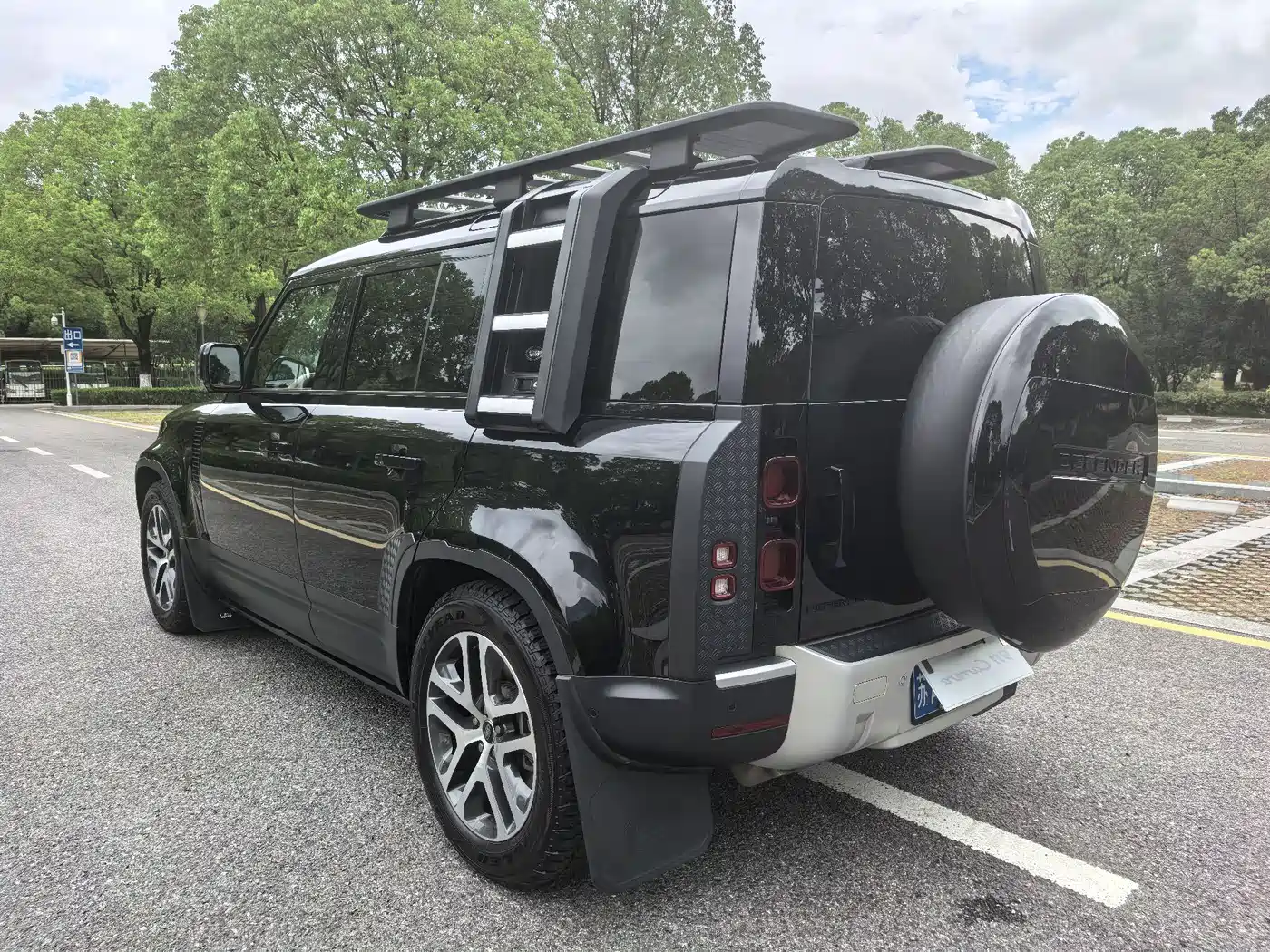 LAND ROVER DEFENDER