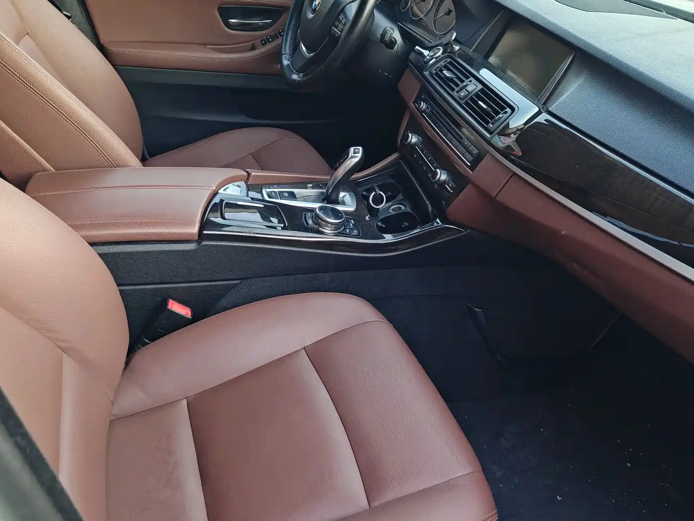 BMW 5 Series (Import) 2014 520i Classic фото 16