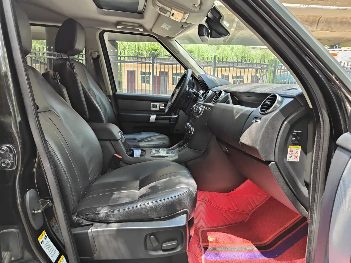 Land Rover Discovery 2015 3.0 SC V6 SE фото 11