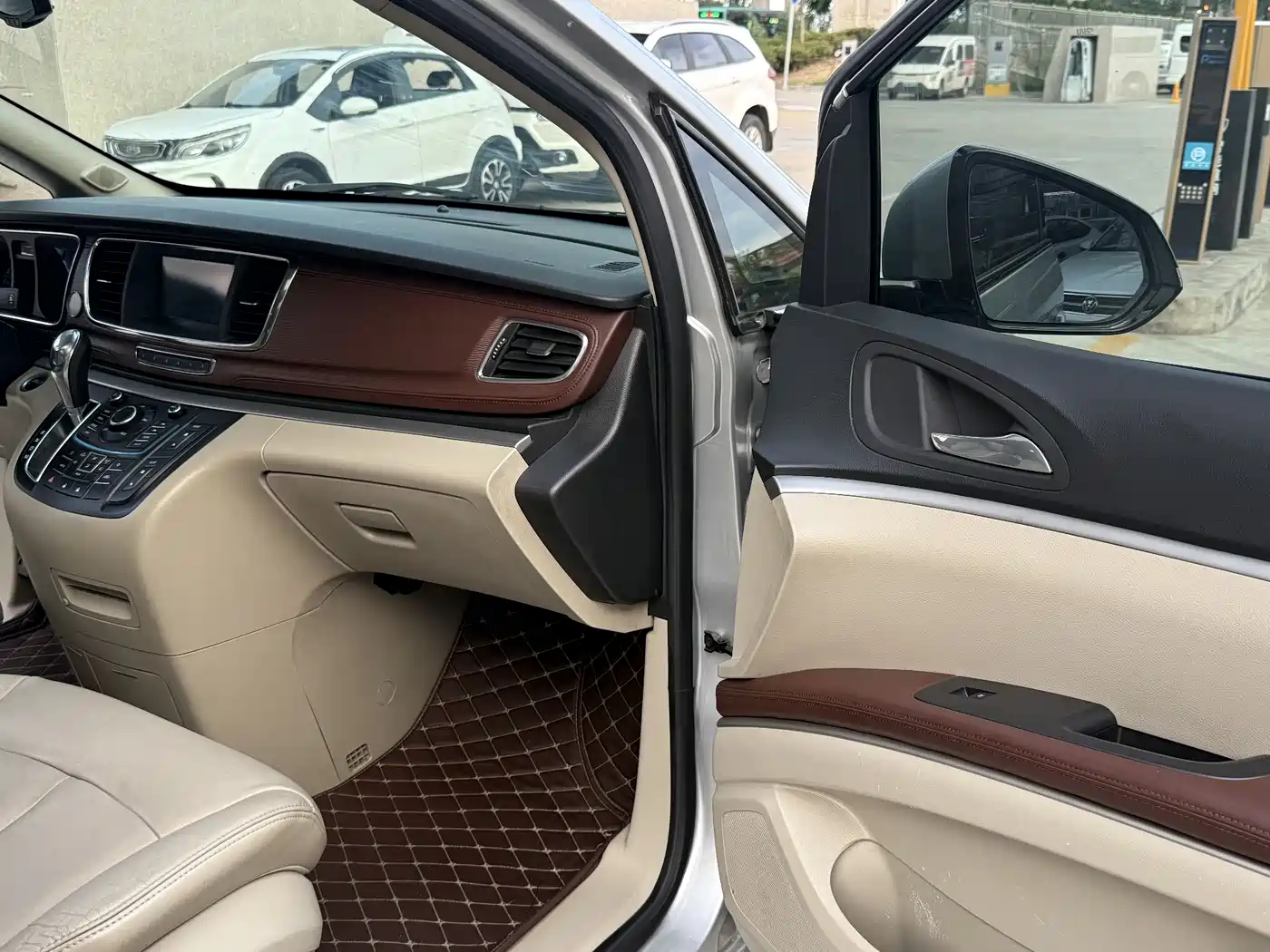 Buick GL8 2014 2.4L LT Luxury Business Executive фото 10