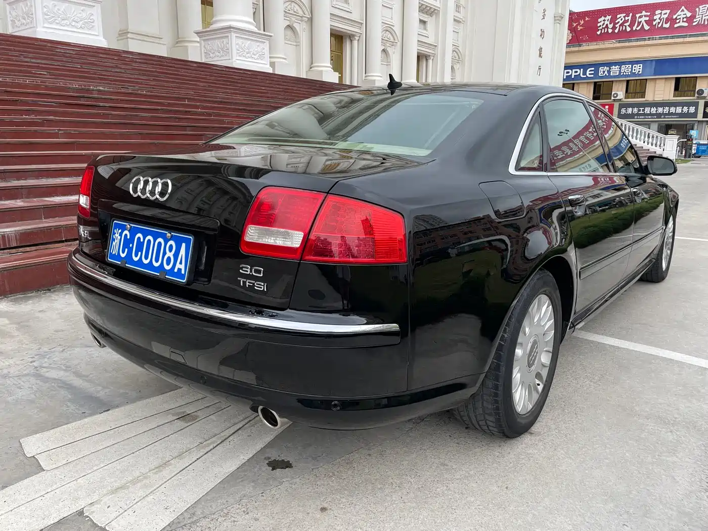 Audi A8 фото 4