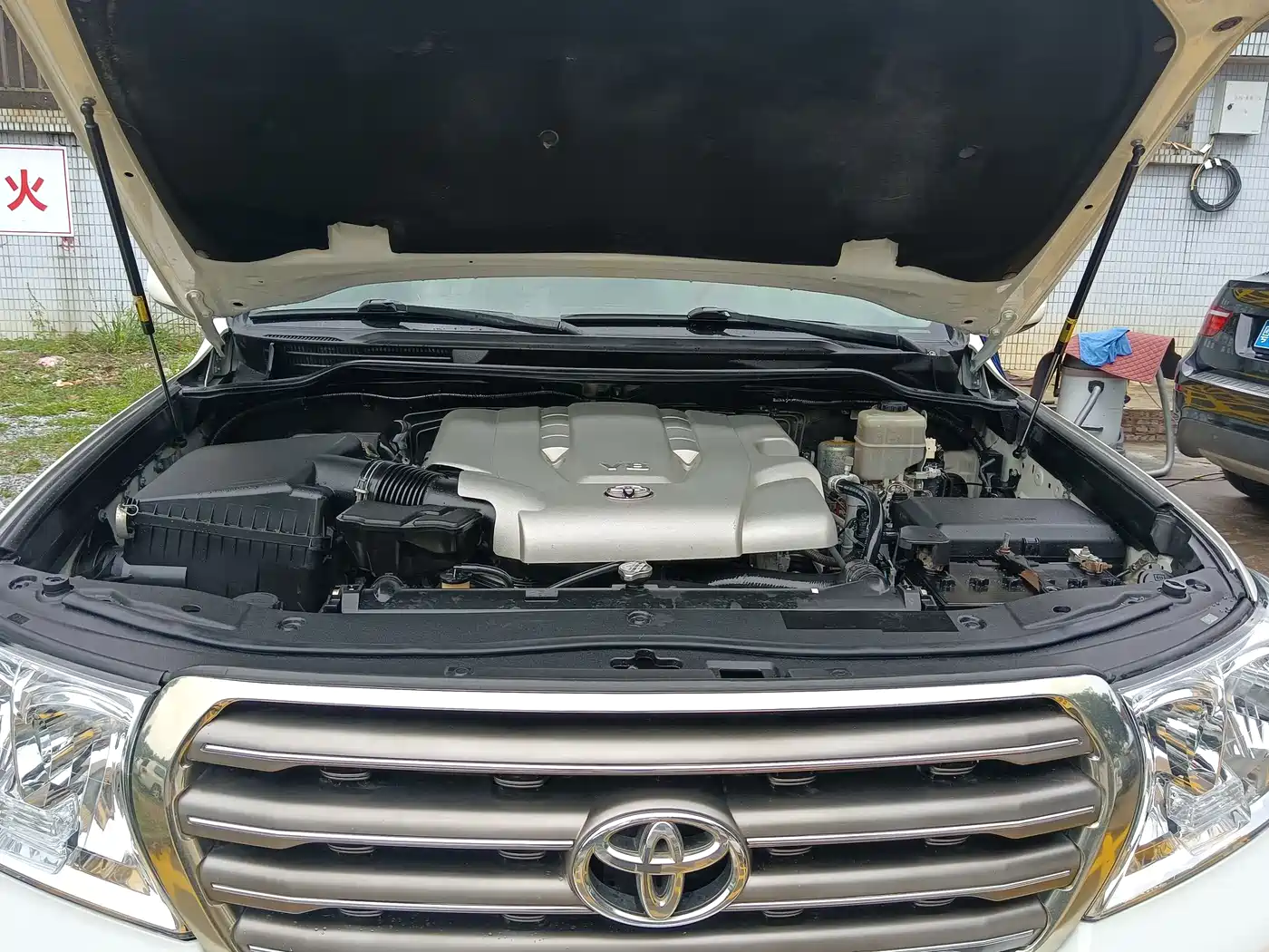 Toyota Land Cruiser 2010 Model 4.7L Automatic VX фото 13