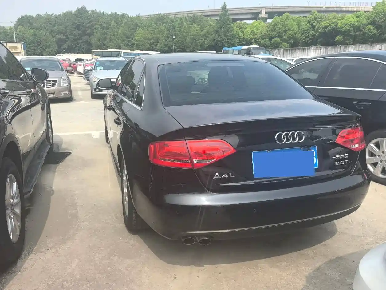 Audi A4L 2009 2.0 TFSI Standard фото 14
