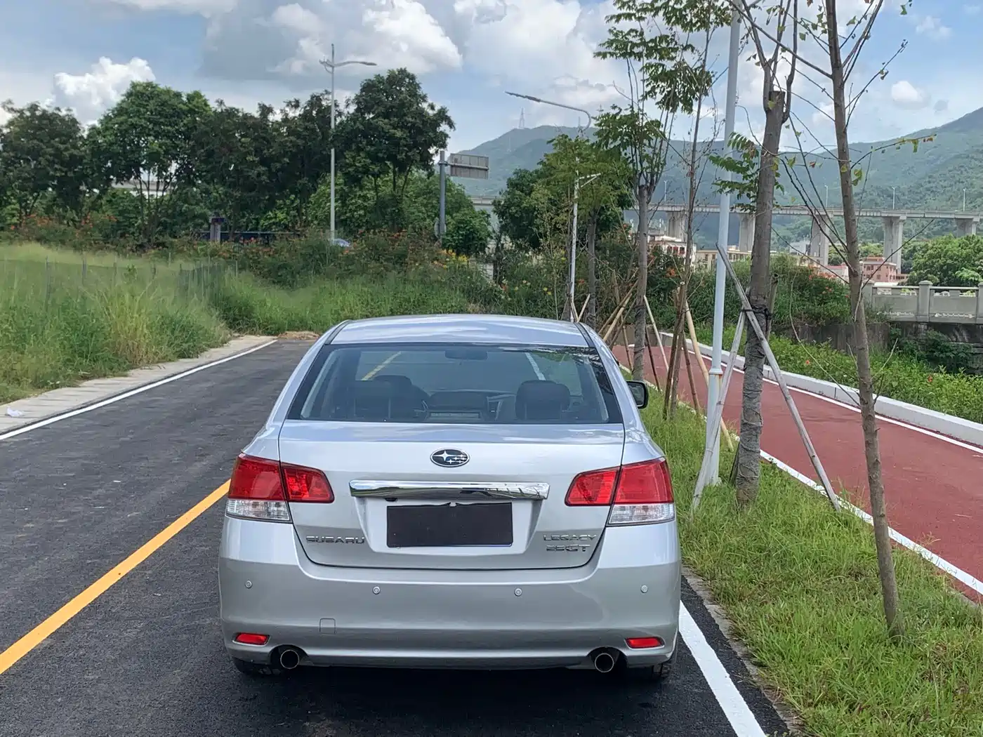 Subaru Legacy 2010 2.5GT Luxury Navigation Edition фото 5