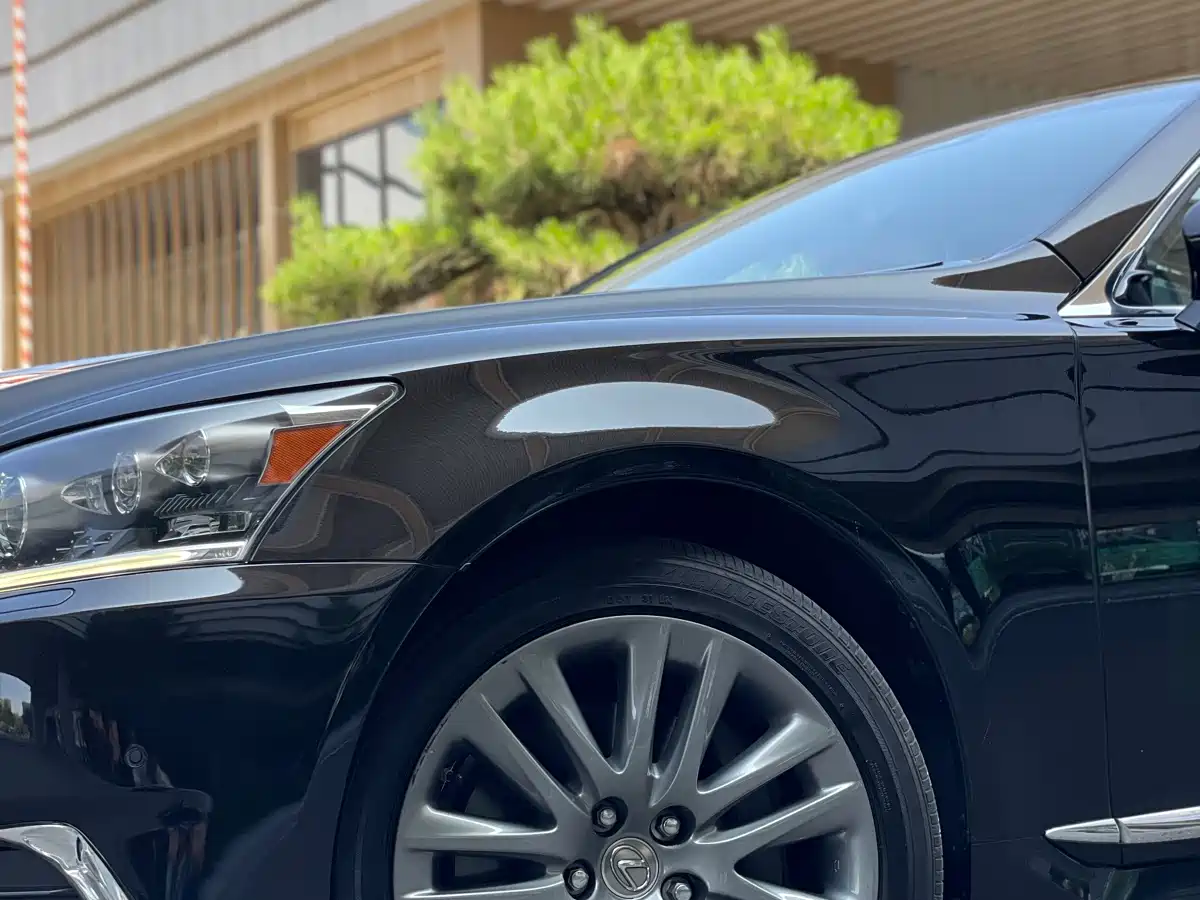 Lexus LS 2014 600hL фото 8