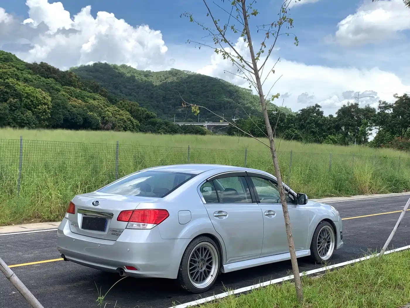 Subaru Legacy 2010 2.5GT Luxury Navigation Edition фото 6