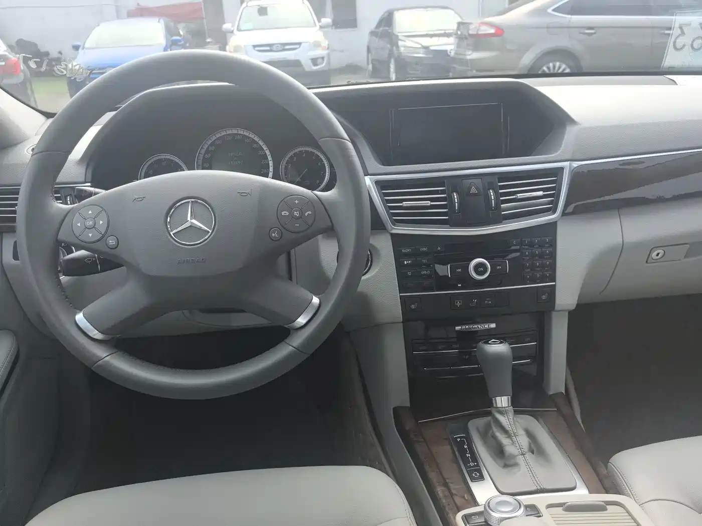 Mercedes-Benz E-Class 2010 E 300 L Fashion фото 9