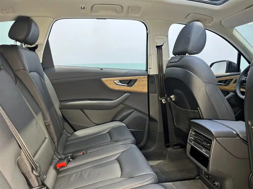 Audi Q7 2023 55 TFSI quattro S Premium фото 8