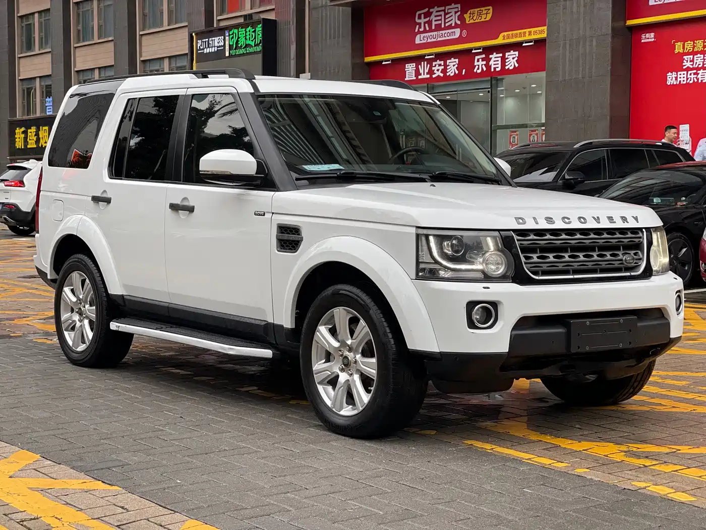 Land Rover Discovery 2014 3.0 SC V6 SE фото 3