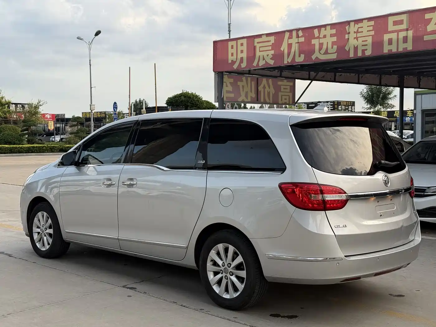 Buick GL8 2014 2.4L LT Luxury Business Executive фото 2