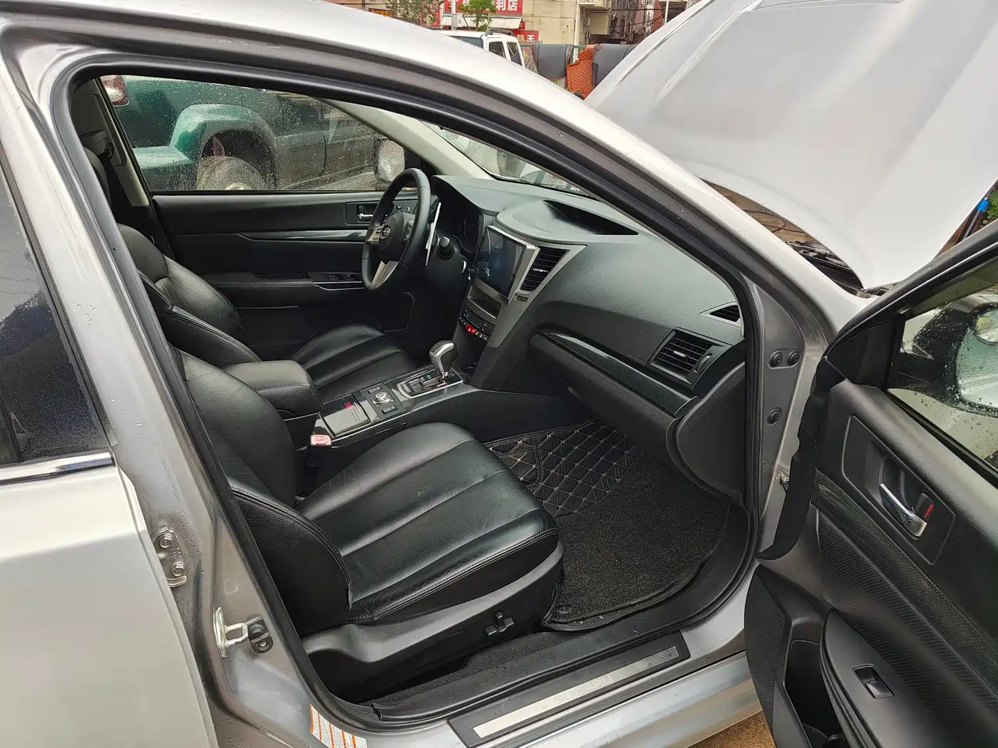 Subaru Legacy 2010 2.5GT Luxury Navigation Edition фото 19