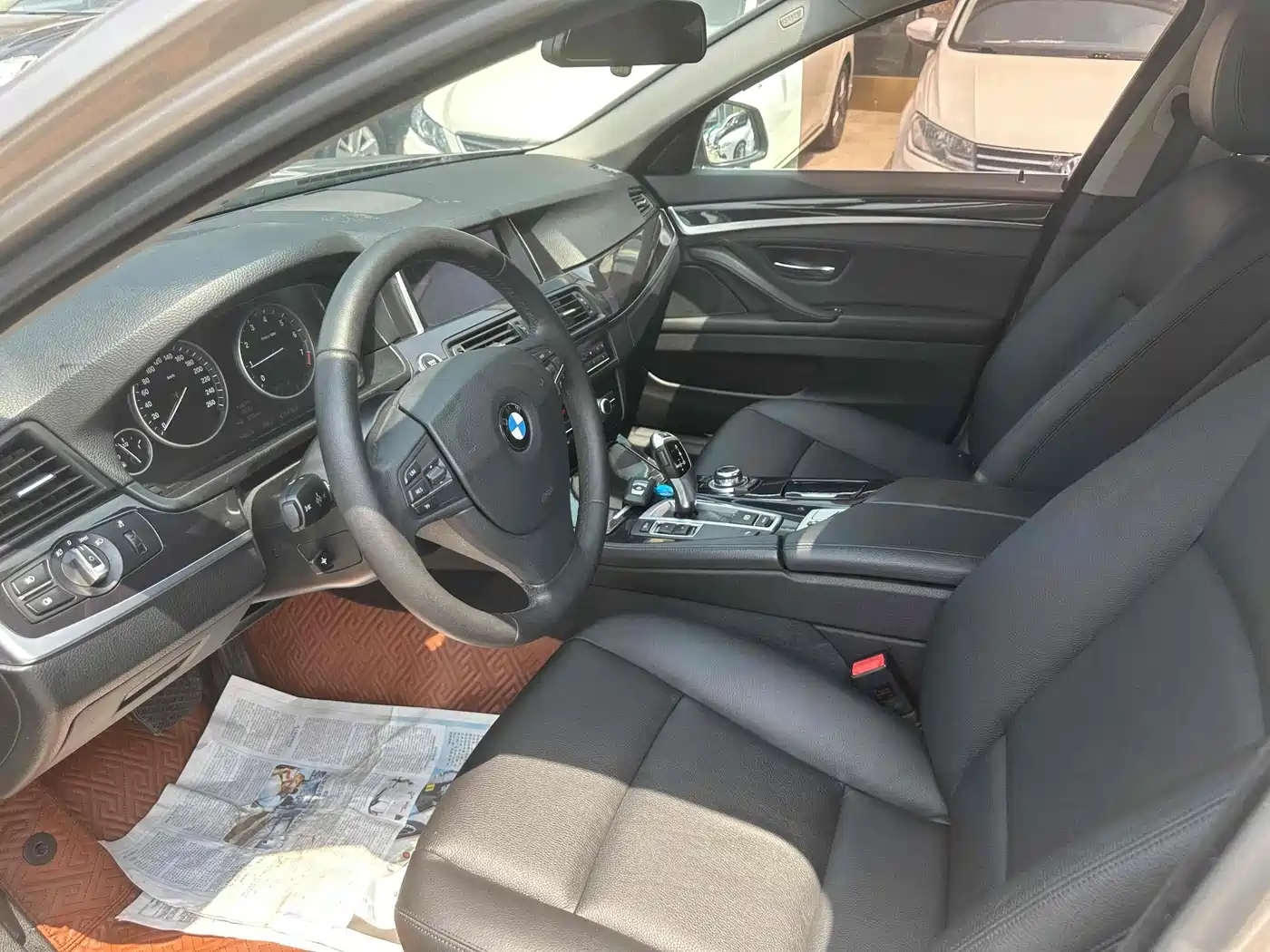 BMW 5 Series (Import) 2014 520i Classic фото 7