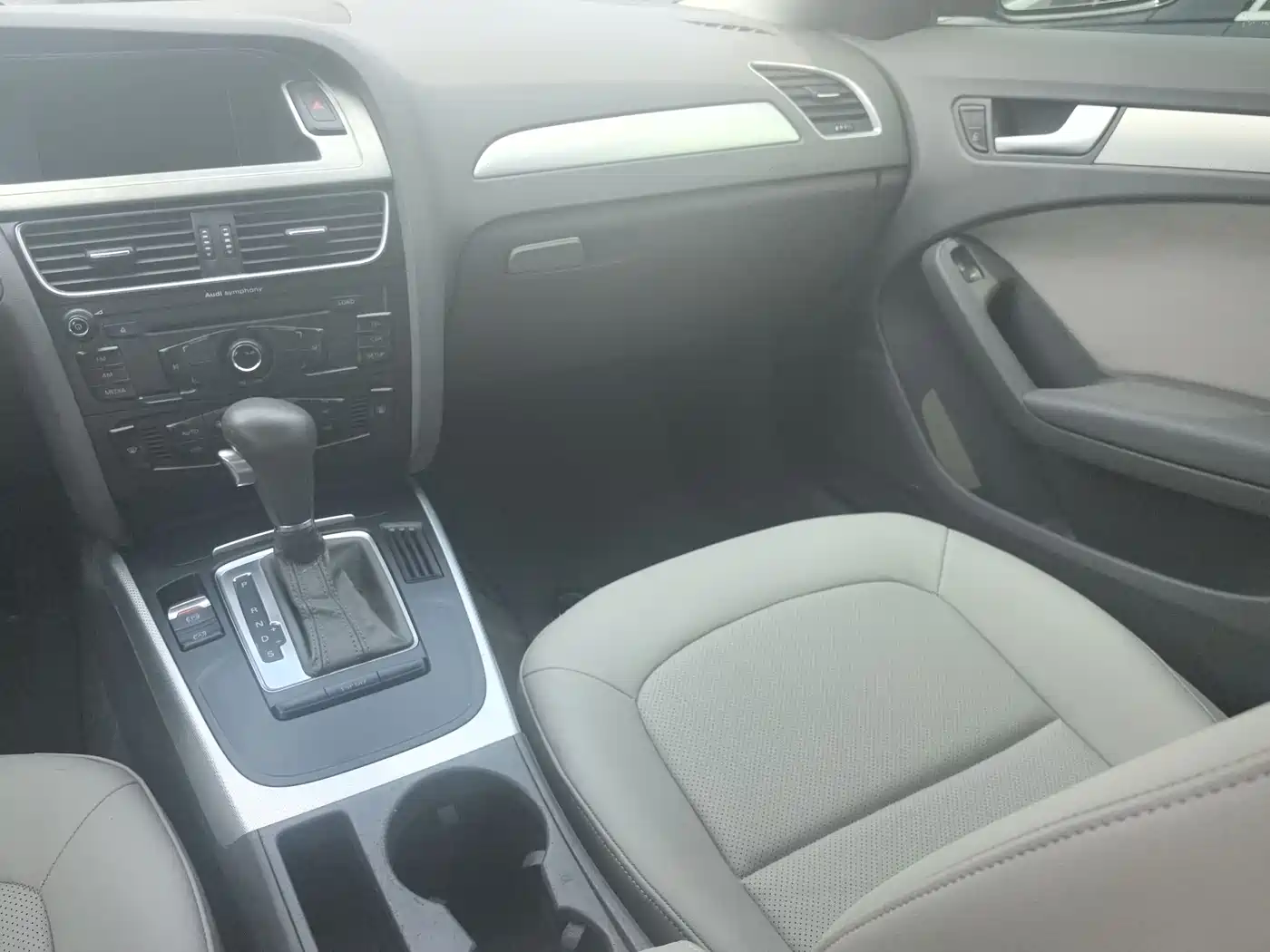 Audi A4L 2009 2.0 TFSI Standard фото 9