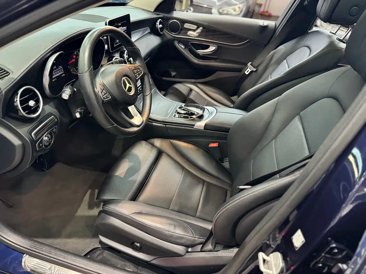 Mercedes-Benz C-Class 2015 Facelift C 200 L Sport фото 13