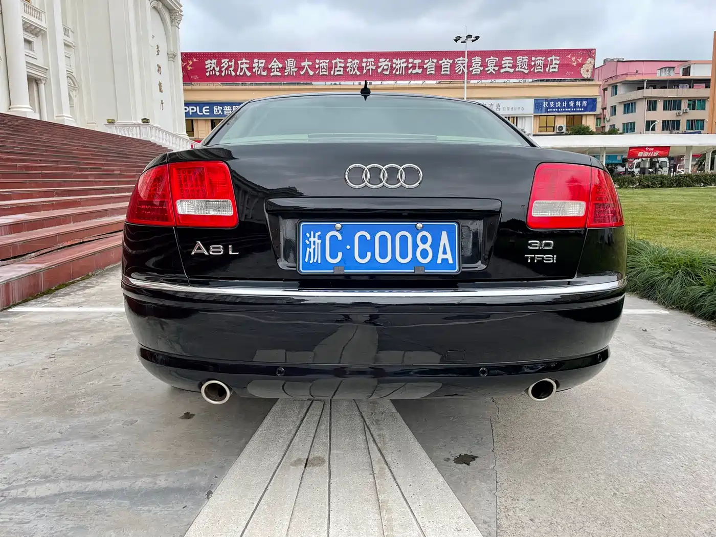 Audi A8 фото 8