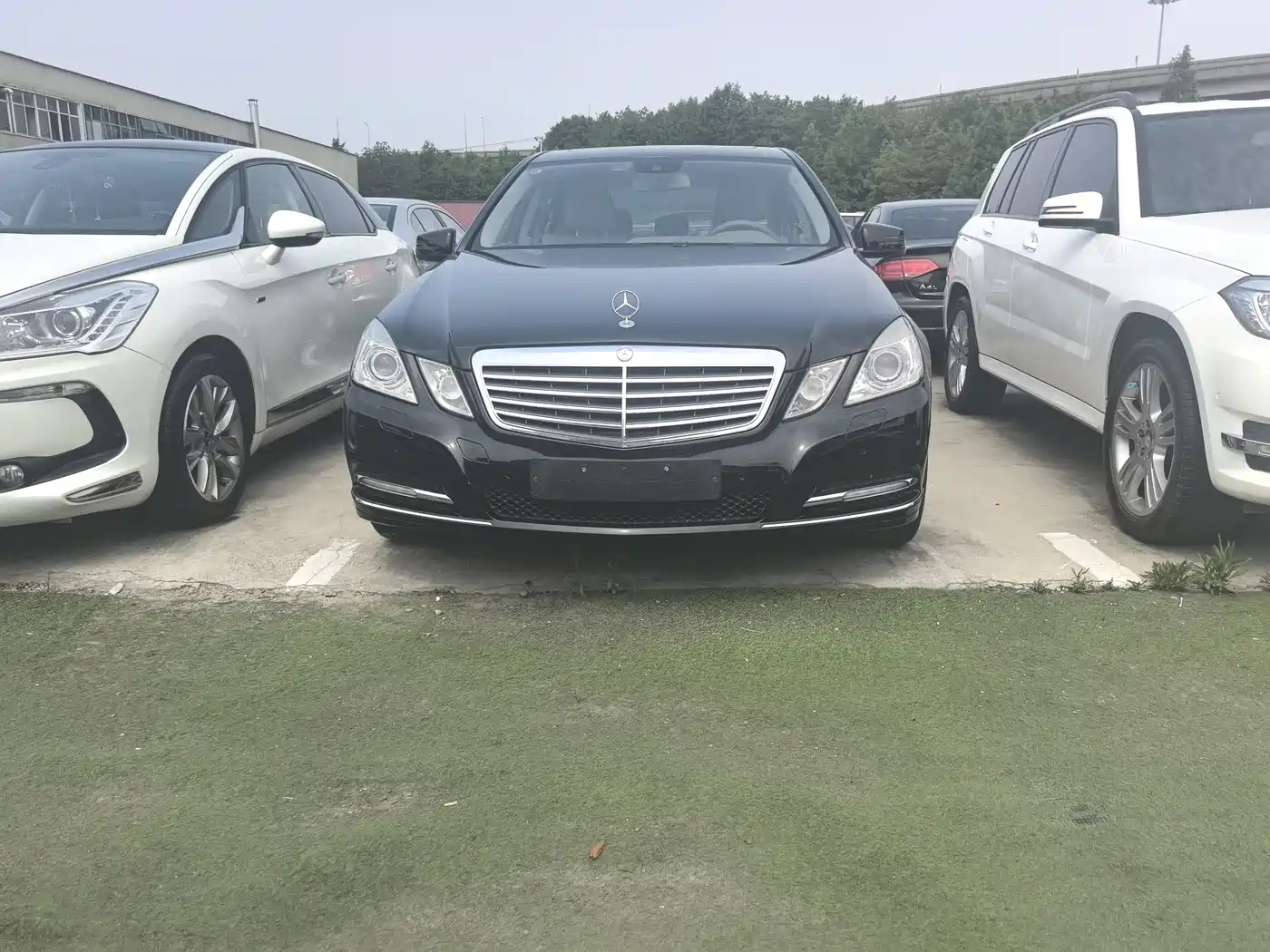 Mercedes-Benz E-Class 2010 E 300 L Fashion фото 2