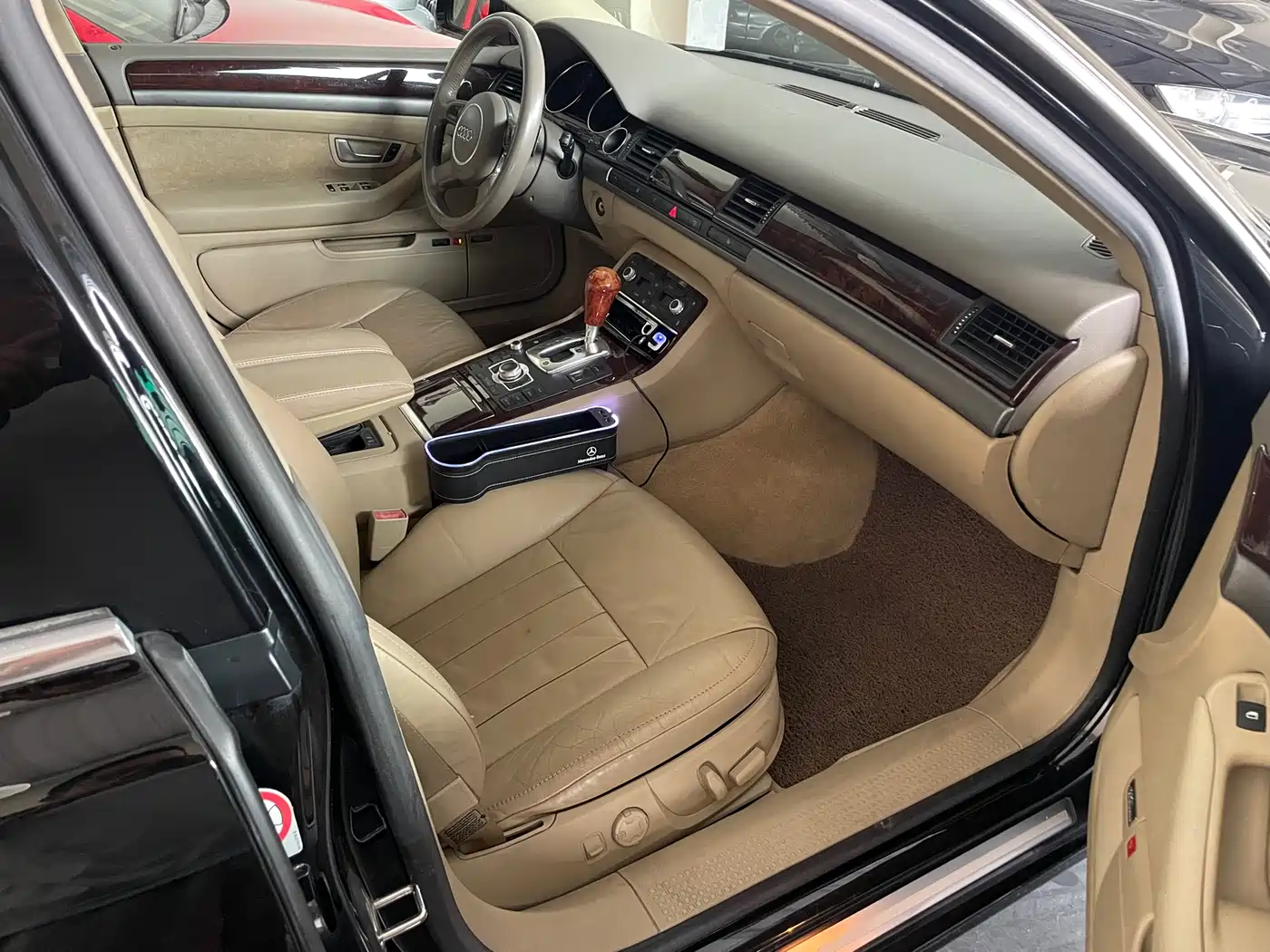 Audi A8 фото 12