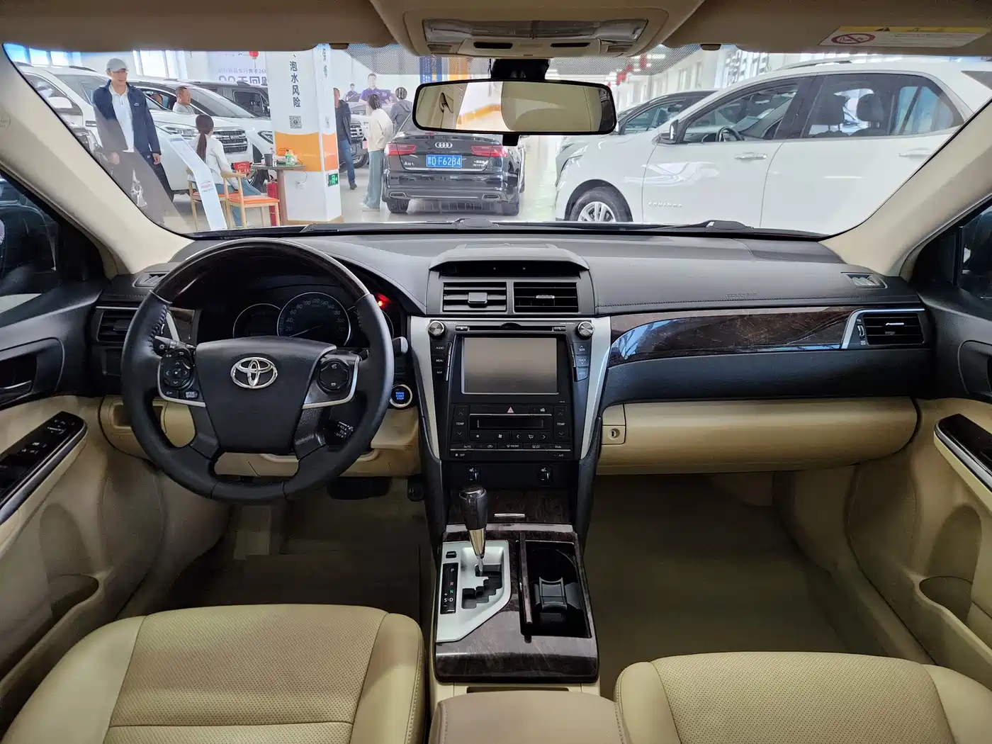 Toyota Camry 2015 2.5G Luxury Navigation Edition фото 9