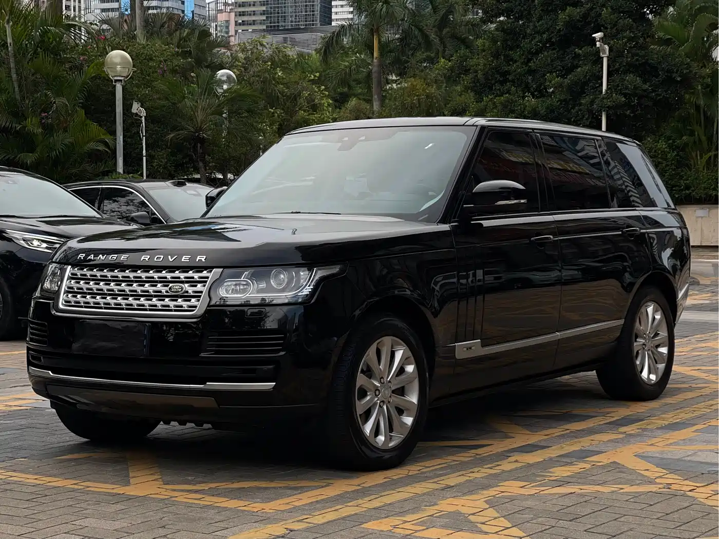 Land Rover Range Rover 2017 3.0 SC V6 Vogue LWB (Long Wheelbase)