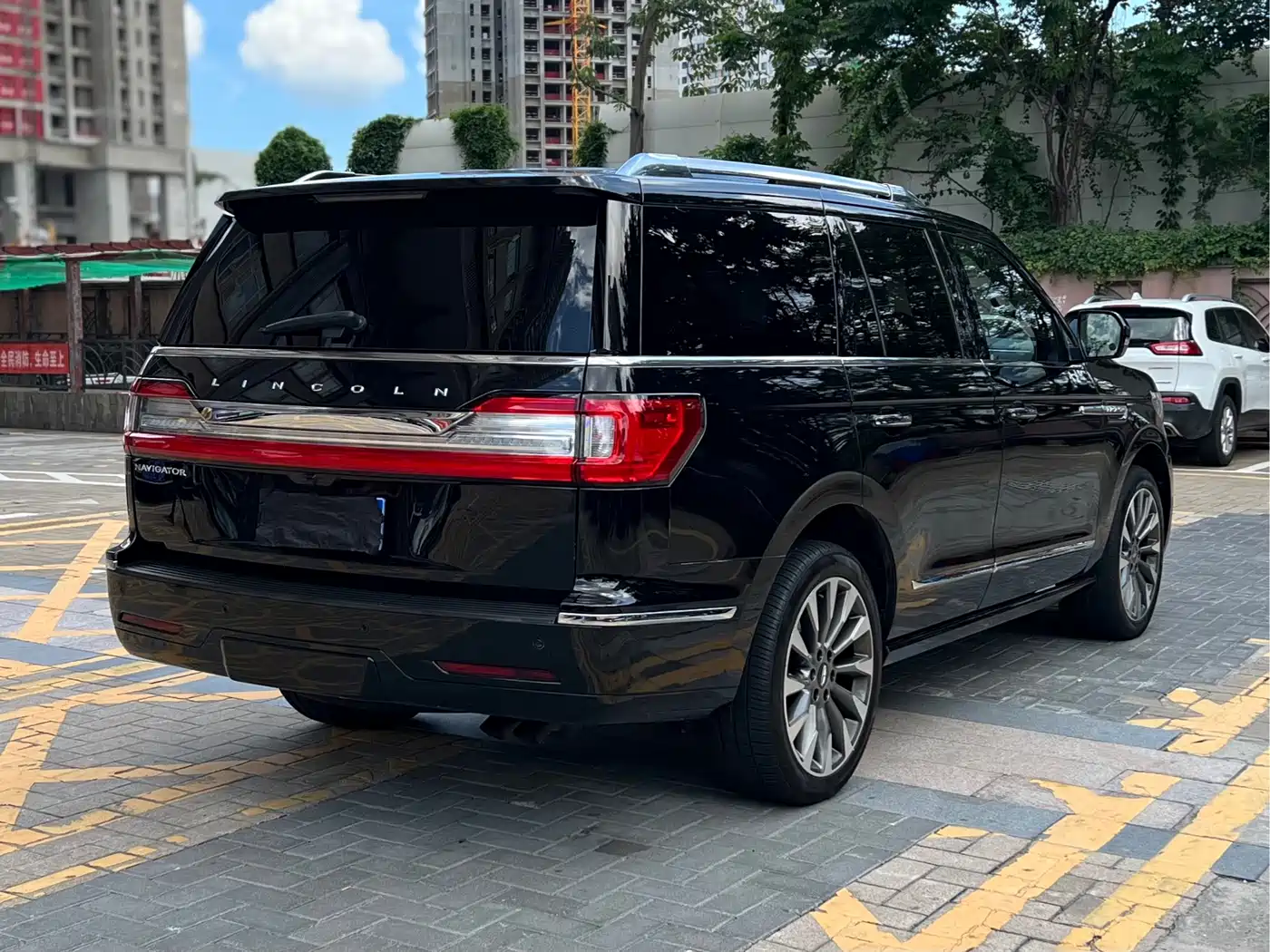 Lincoln Navigator 2019 3.5T Ultimate China VI фото 27