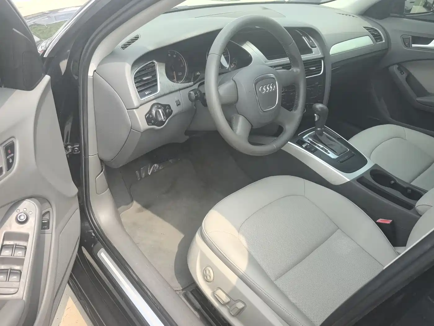Audi A4L 2009 2.0 TFSI Standard фото 4