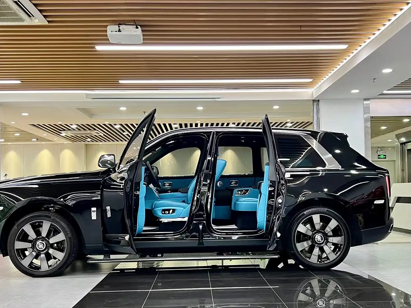 ROLLS-ROYCE CULLINAN