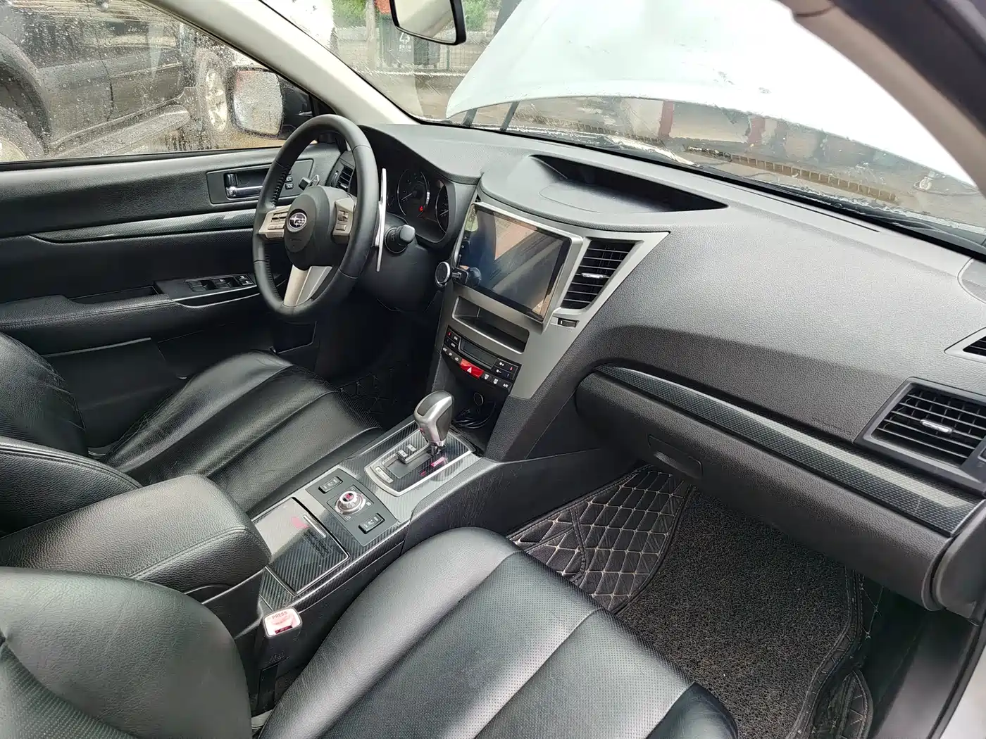 Subaru Legacy 2010 2.5GT Luxury Navigation Edition фото 22