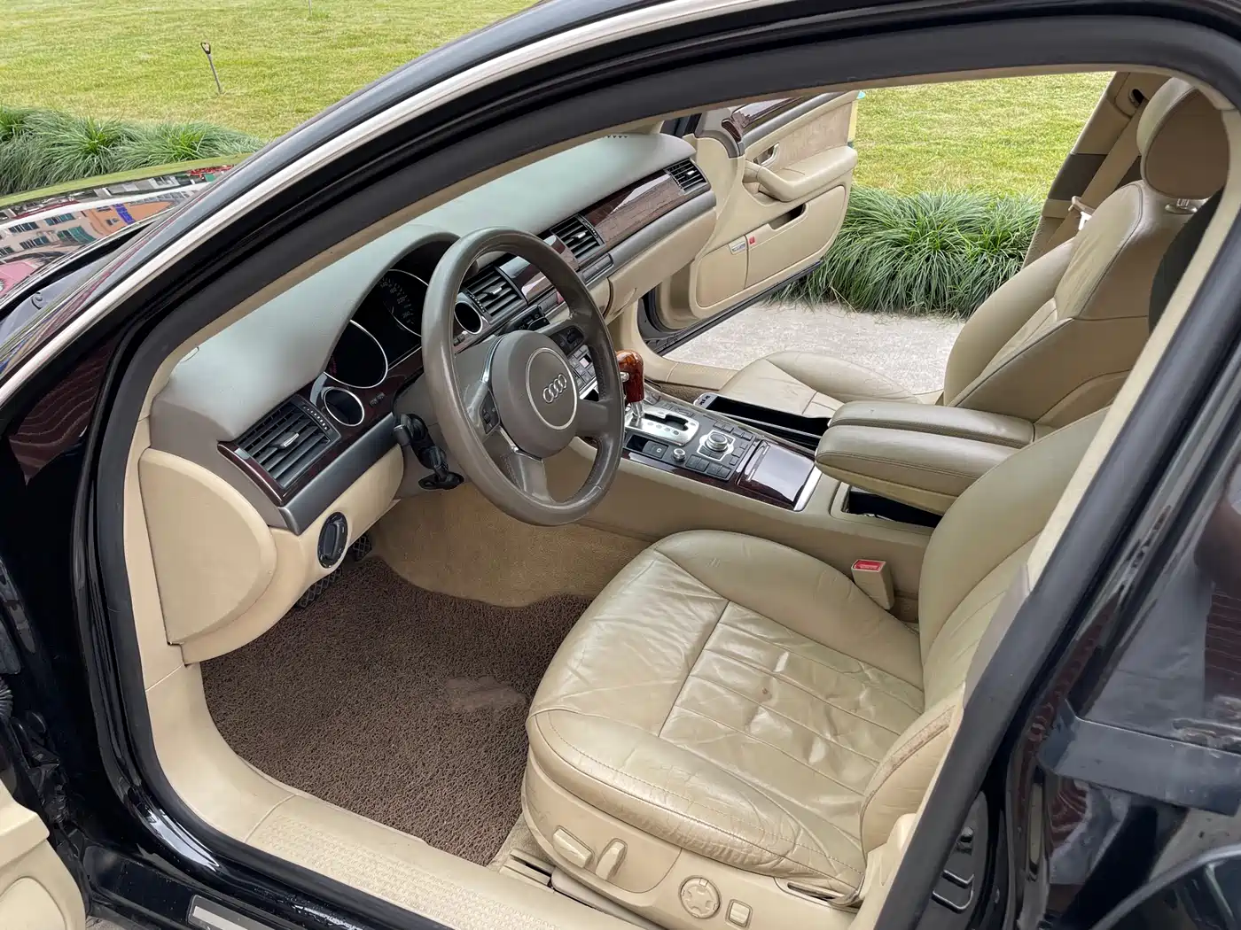 Audi A8 фото 11