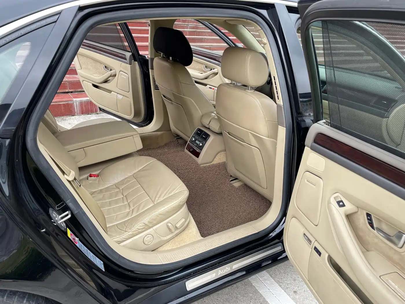 Audi A8 фото 13