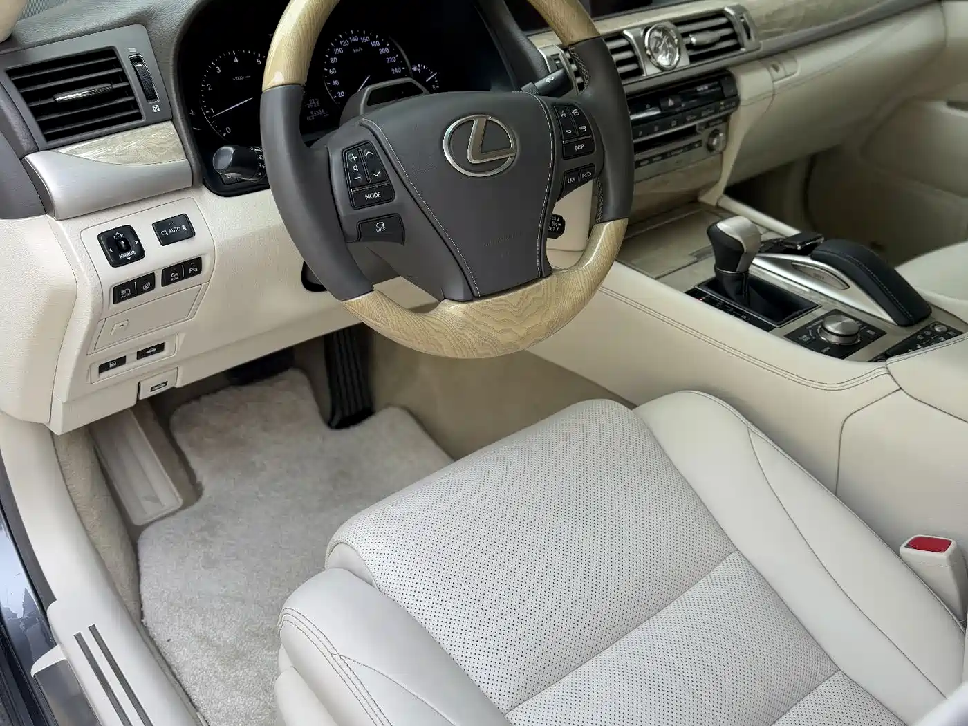 Lexus LS 2016 460L AWD Premium фото 25