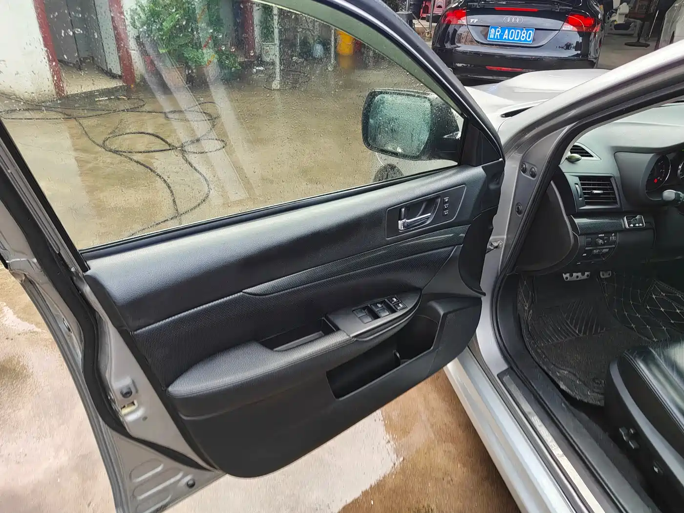 Subaru Legacy 2010 2.5GT Luxury Navigation Edition фото 21