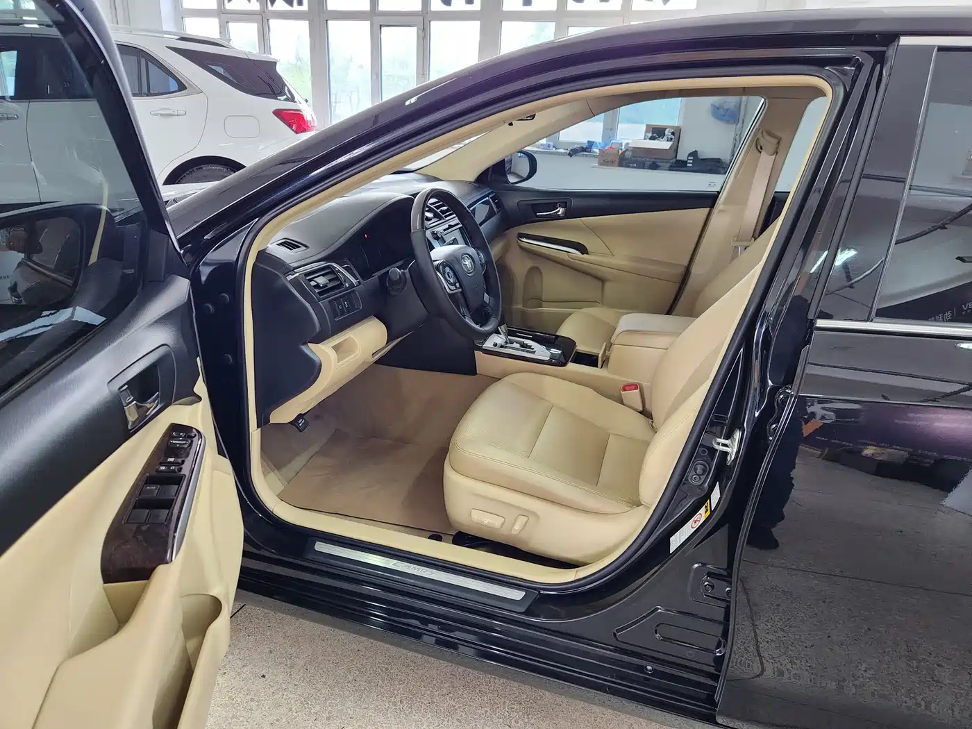 Toyota Camry 2015 2.5G Luxury Navigation Edition фото 7