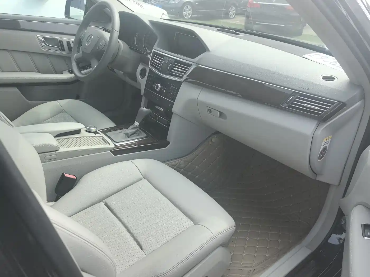 Mercedes-Benz E-Class 2010 E 300 L Fashion фото 14