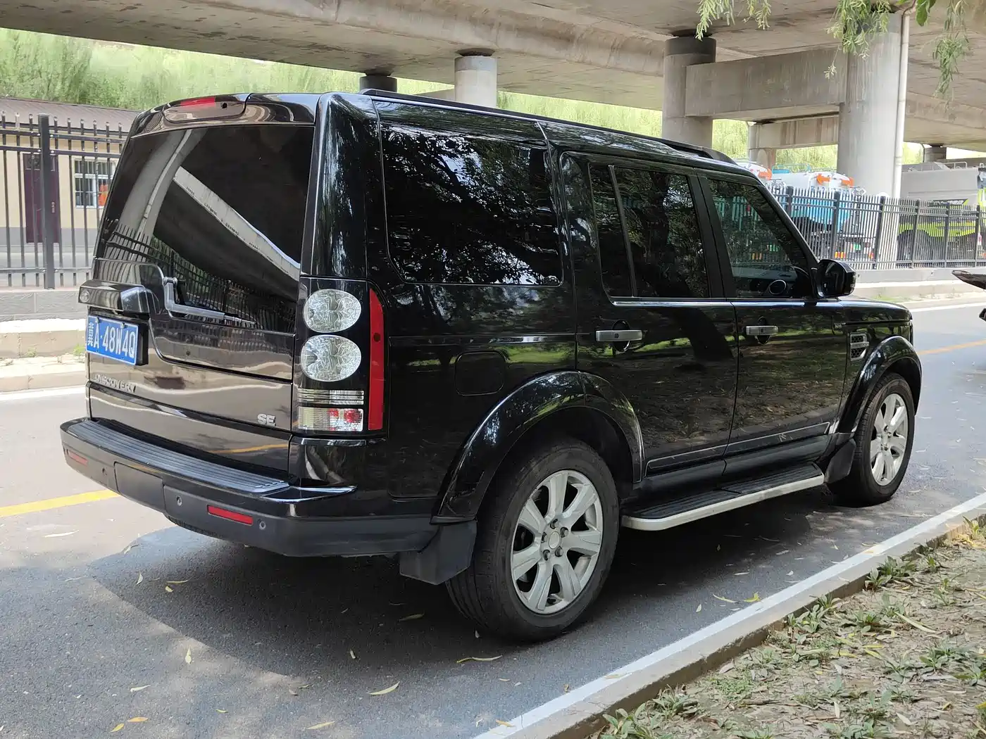 Land Rover Discovery 2015 3.0 SC V6 SE фото 6