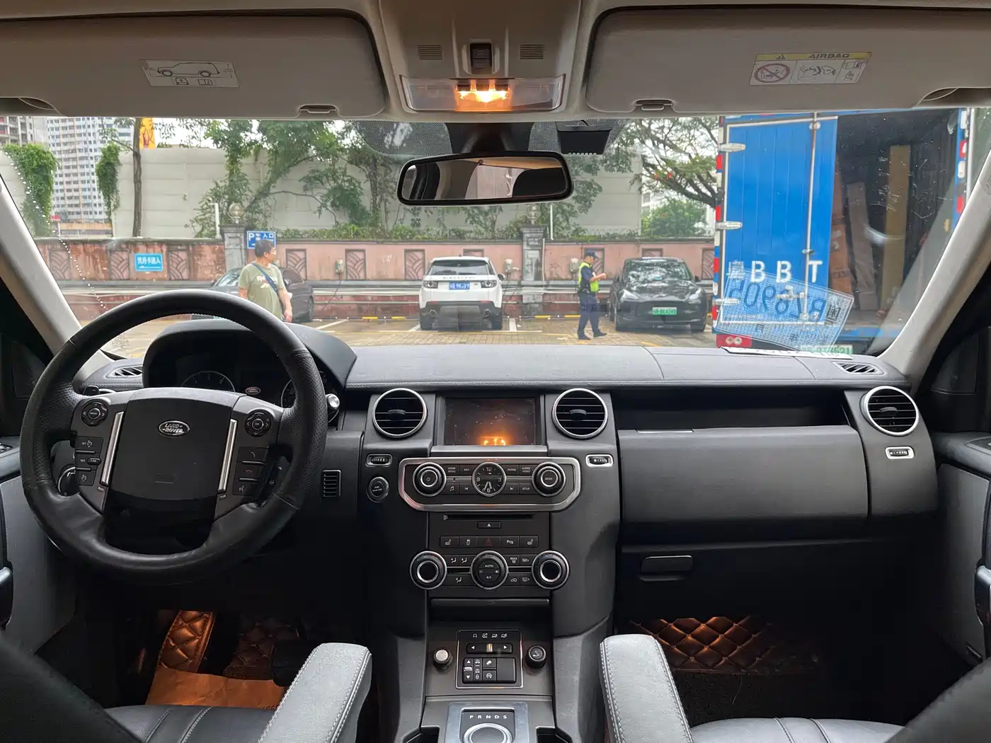 Land Rover Discovery 2014 3.0 SC V6 SE фото 4