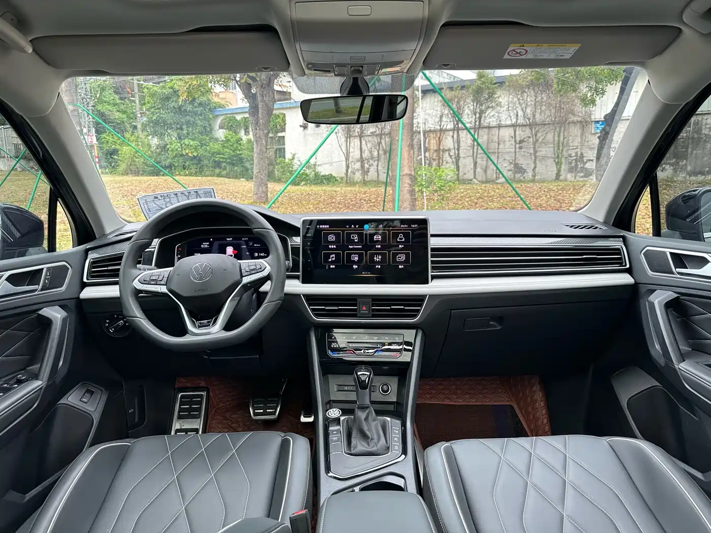 Volkswagen Tiguan L 2024 330TSI Automatic 2WD R-Line Premium Enjoyment Edition фото 8