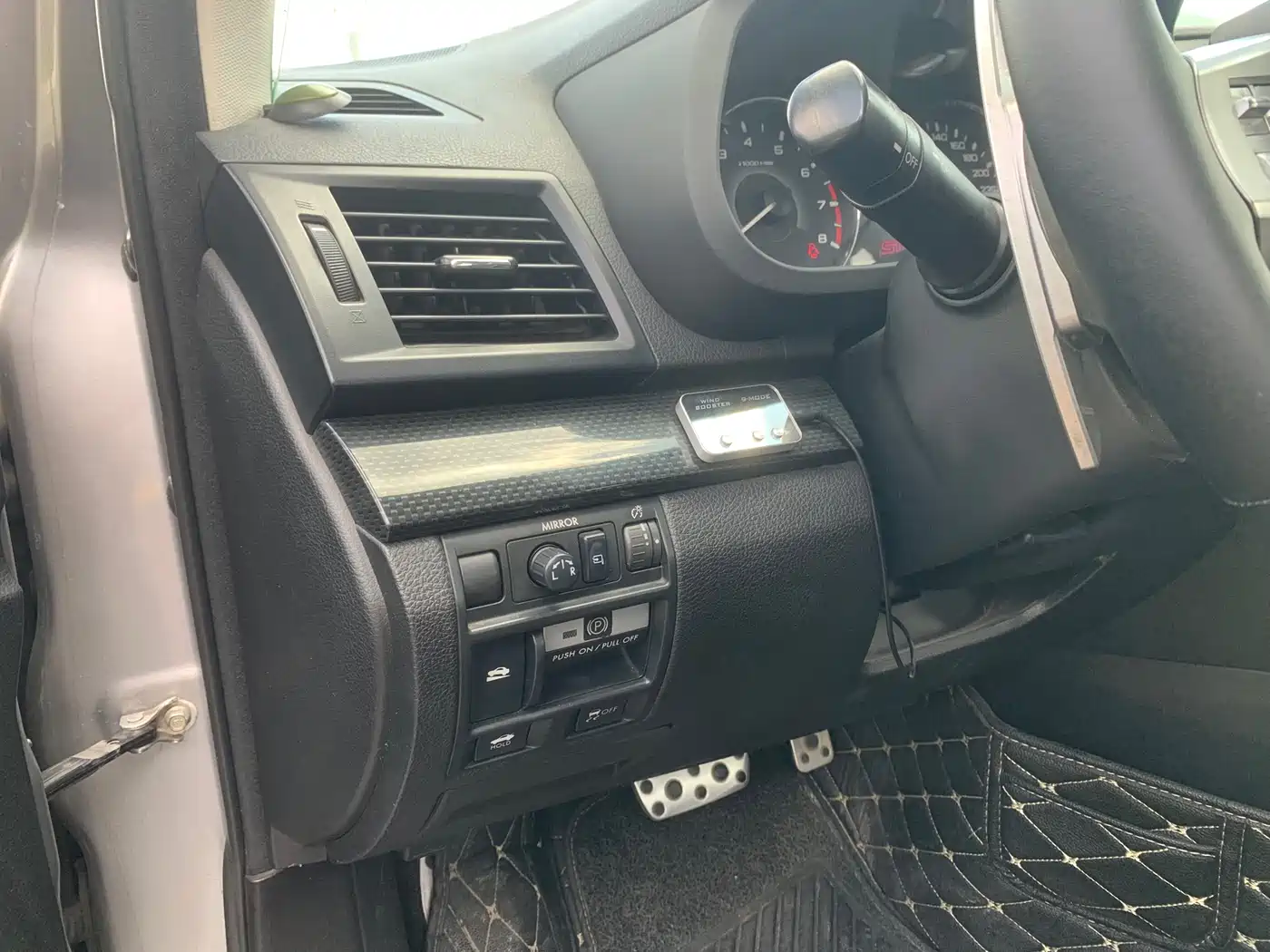 Subaru Legacy 2010 2.5GT Luxury Navigation Edition фото 29