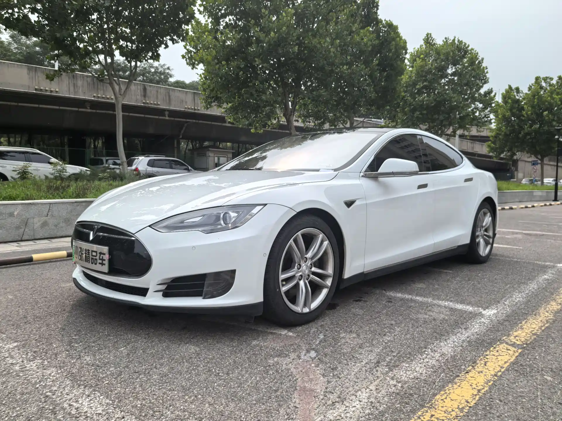 Фото 1 - Tesla Model S