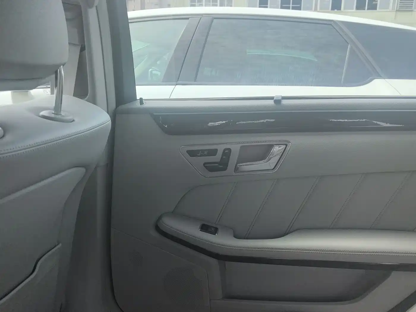 Mercedes-Benz E-Class 2010 E 300 L Fashion фото 12