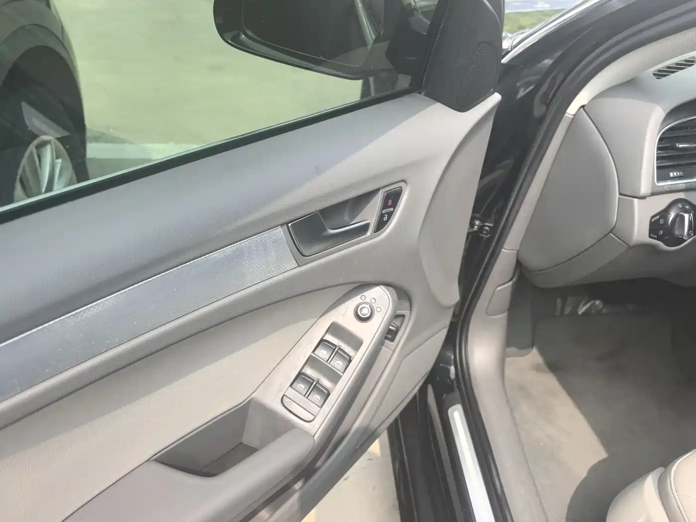 Audi A4L 2009 2.0 TFSI Standard фото 5